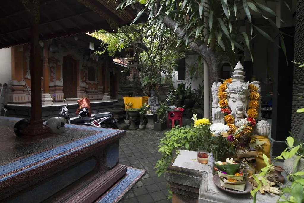 Reddoorz @ Poppies Lane Two Guest House Kuta  2*, Kuta (Bali)