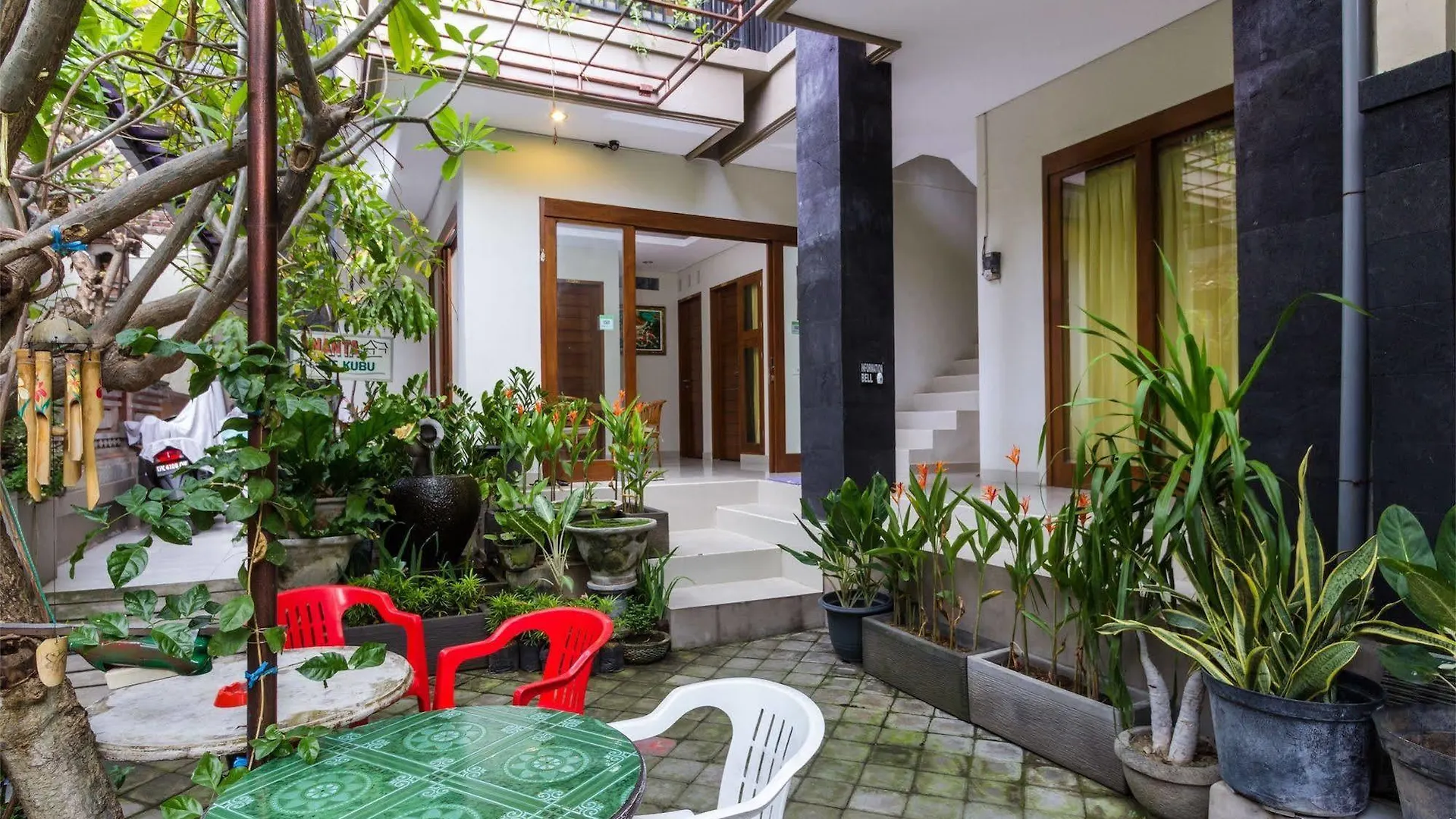 Reddoorz @ Poppies Lane Two Guest House Kuta  Indonesia